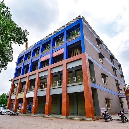Fabhotel Symphony Grand Ahmedabad Buitenkant foto
