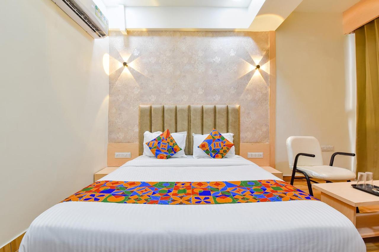 Fabhotel Symphony Grand Ahmedabad Buitenkant foto
