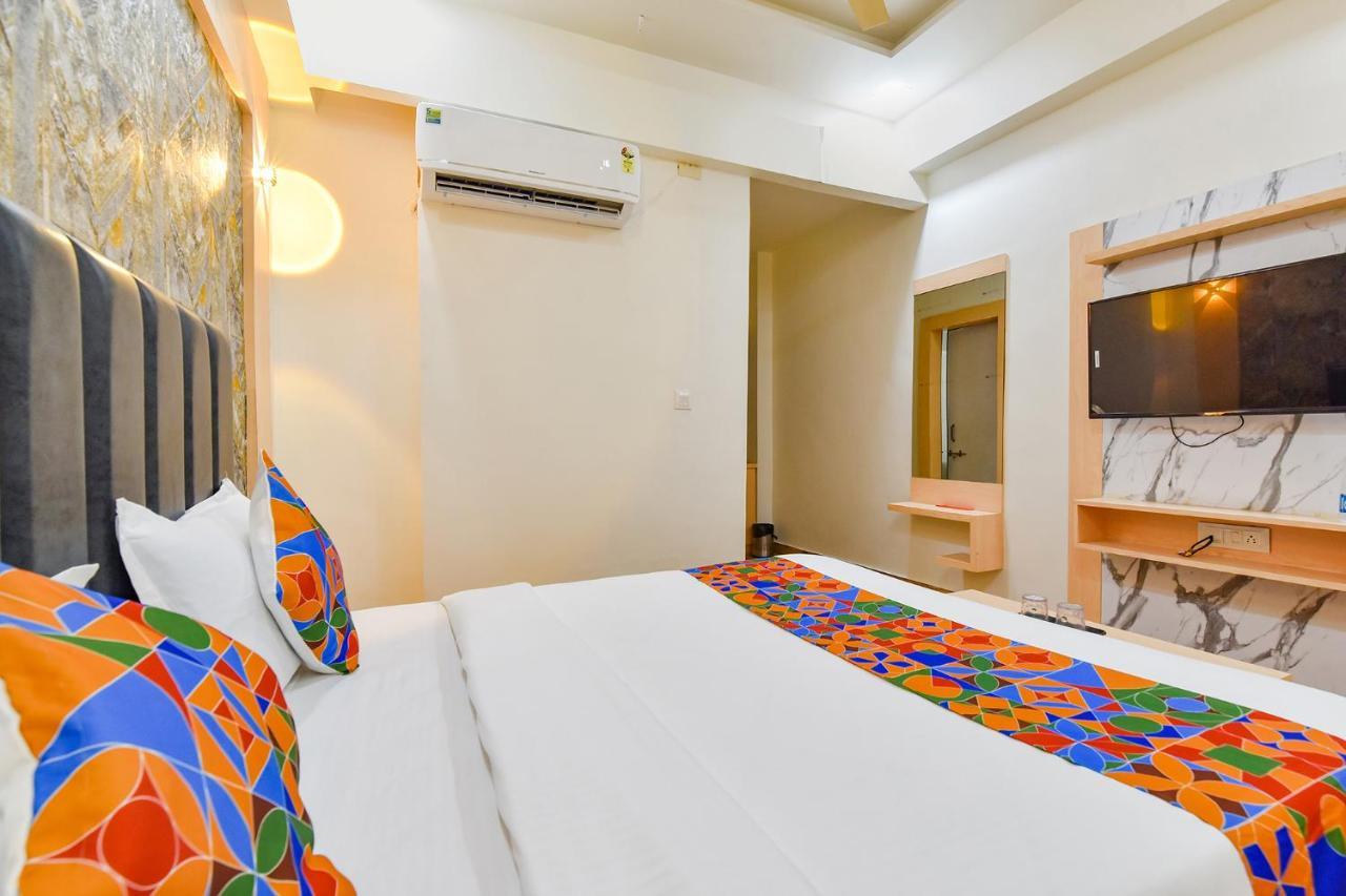 Fabhotel Symphony Grand Ahmedabad Buitenkant foto
