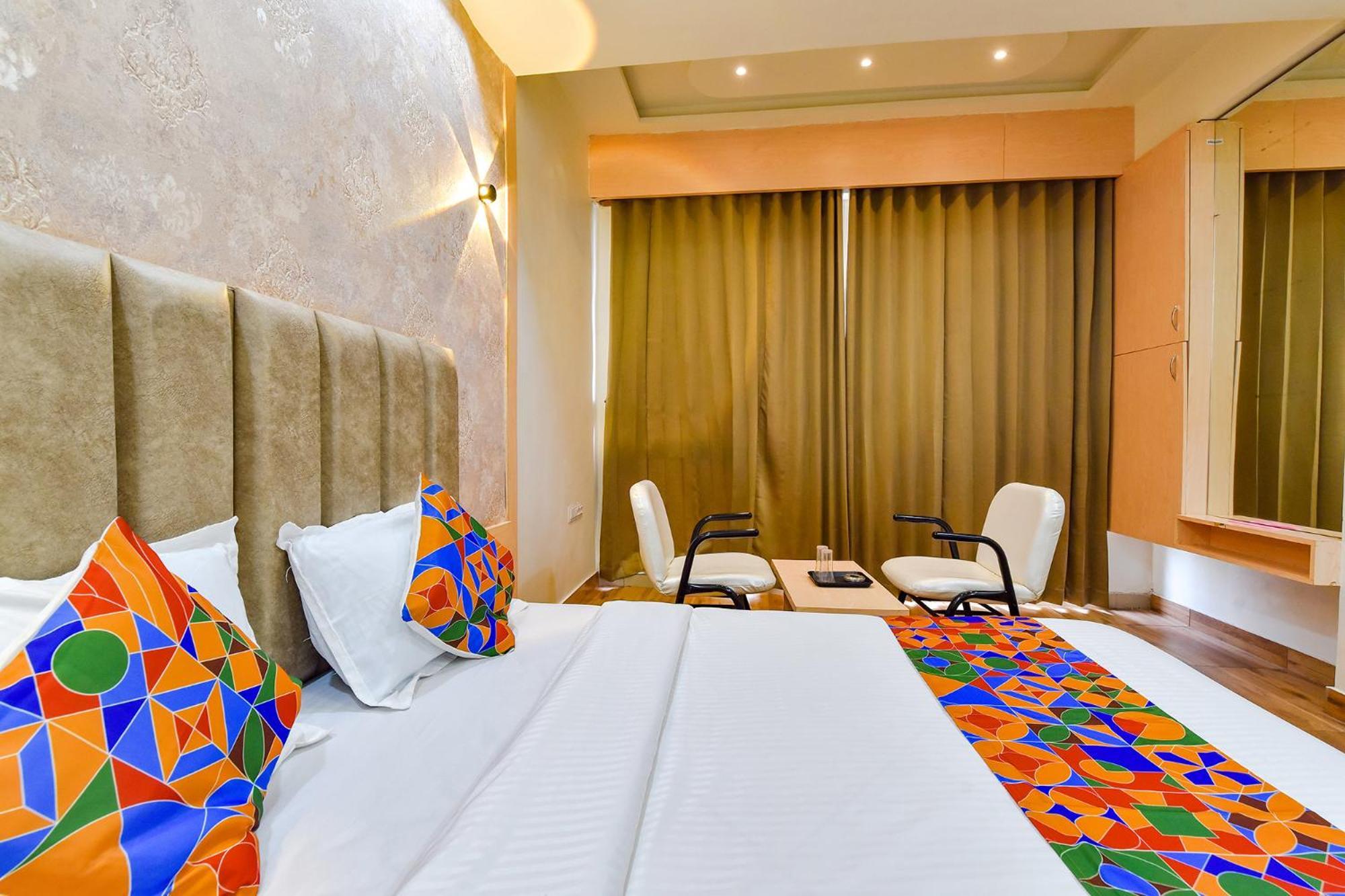Fabhotel Symphony Grand Ahmedabad Buitenkant foto