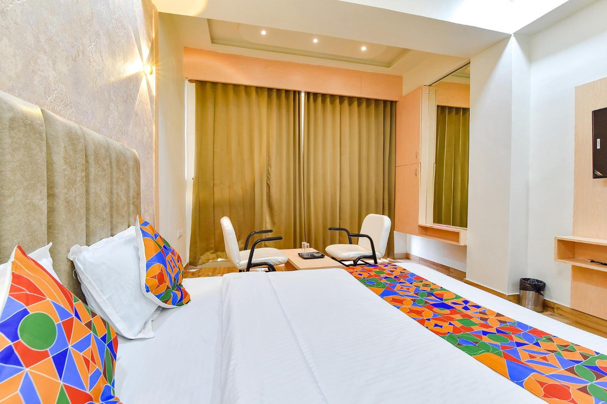 Fabhotel Symphony Grand Ahmedabad Buitenkant foto