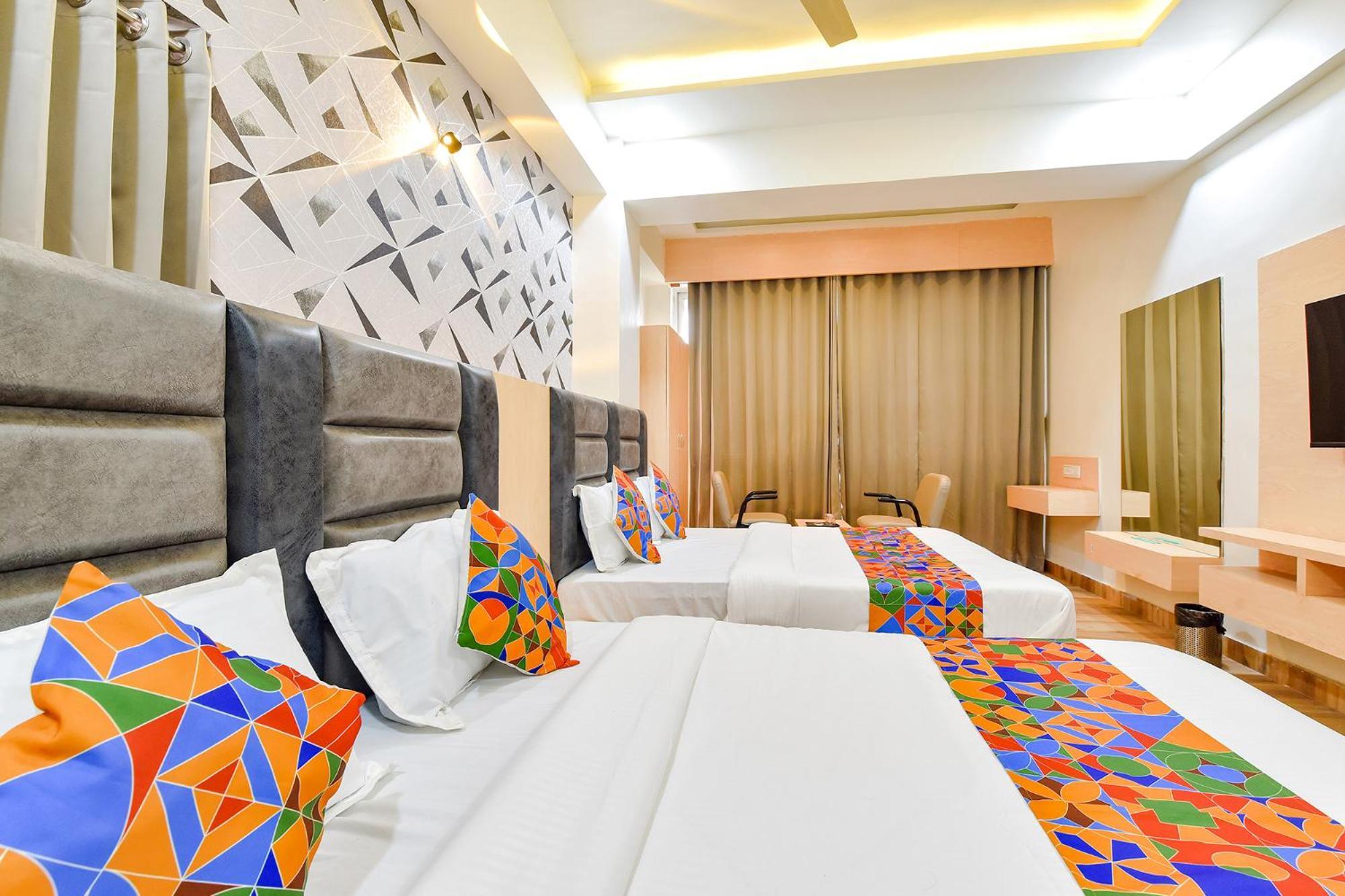 Fabhotel Symphony Grand Ahmedabad Buitenkant foto