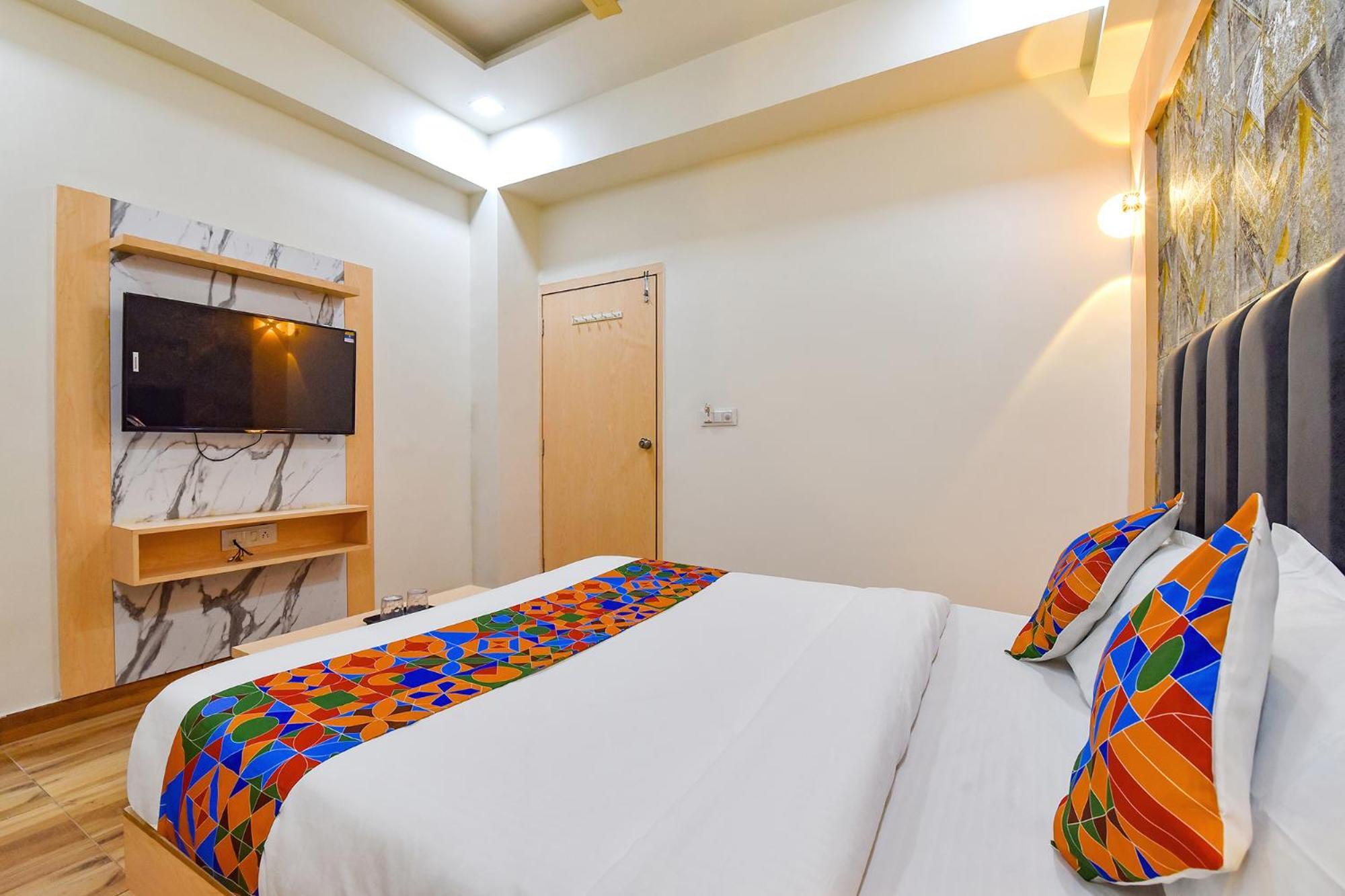 Fabhotel Symphony Grand Ahmedabad Buitenkant foto
